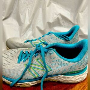 New Balance Women's Fresh Foam 880v11 Sneaker Blue Size 8.5